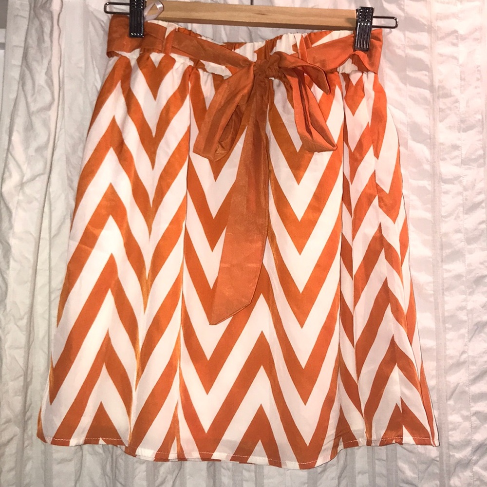 *NEVER BEEN WORN* Chevron skirt